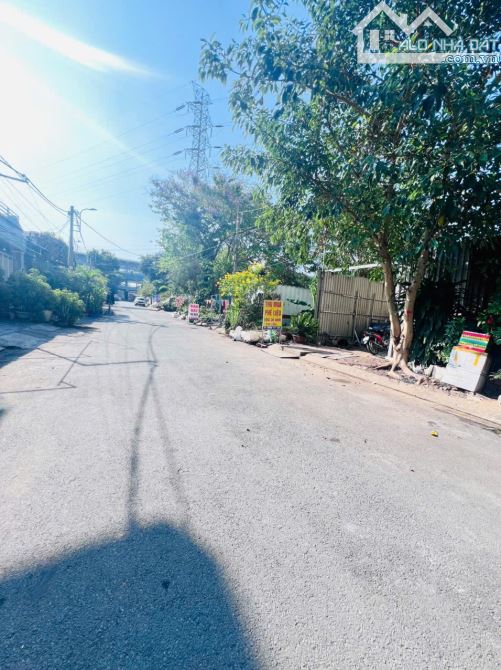Đất ngay trạm Metro - Đường 10m thông có vỉa hè - 125m2(7x18m) - - 3