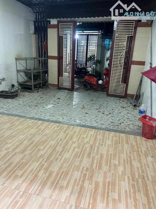 Bán nhà mới (5x22) 110m full nội thất oto ngủ trong nhà gần bờ bao sông SG sổ sẵn - 3