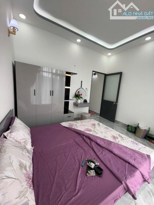 BÁN NHÀ CHÍNH CHỦ SHR APĐ 25 GIÁ NHỈNH 3 ĐỒNG.  + DT: 4x10m, 1 trệt - 1 lấu, 2PN, 2WC, có - 3
