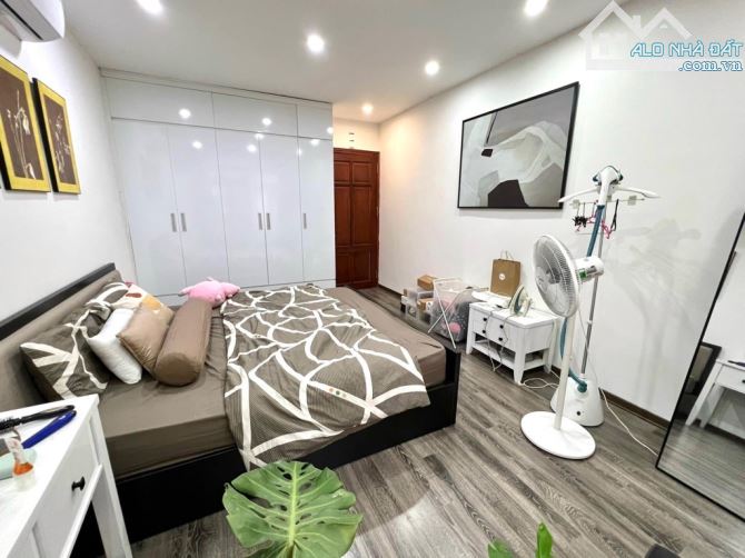 Bán nhà Đội Cấn, DT 49m2, mặt ngõ rộng oto qua, ở sướng, kinh doanh tốt, giá chỉ 12 tỷ 6 - 3