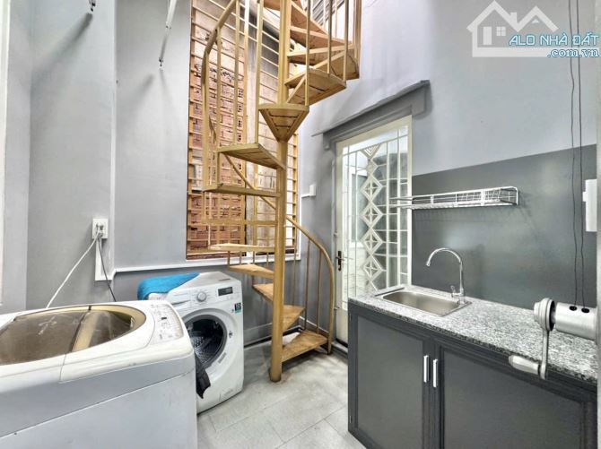 GẤP BÁN CĂN HỘ DỊCH VỤ 8 PHÒNG FULL NỘI THẤT – GẦN 120M² – - 3