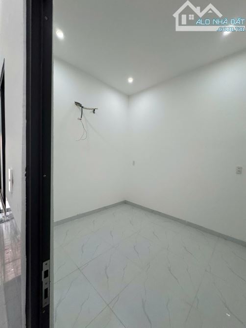 nhà 1 lầu 1 trệt 3 phòng ngủ, 1 phòng thờ, bếp rộng, phòng khách sang trọng, sân ô tô - 3