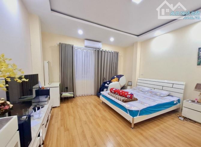 Mặt hồ Hoàng Cầu, vỉa hè, kinh doanh, ô tô tránh đỗ, khung cột xịn, 69m*4T - 3