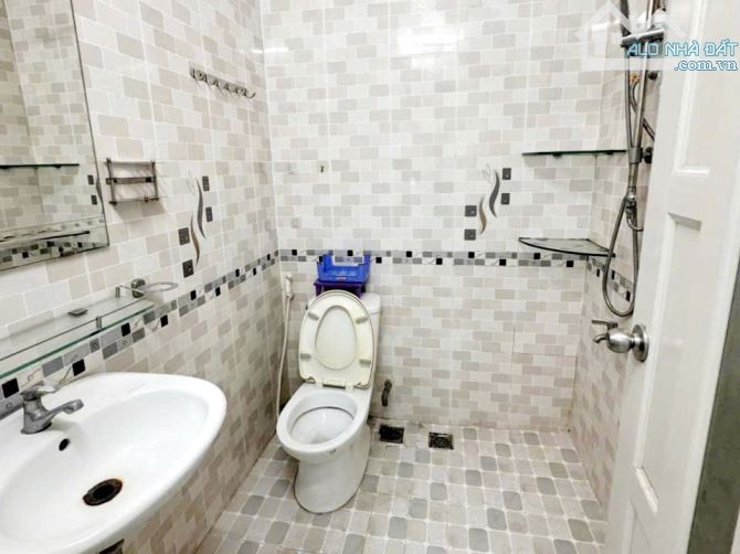 Nhà thuê 4m x 12m, 1 lầu hẻm Nguyễn Tri Phương, Q10 - 3