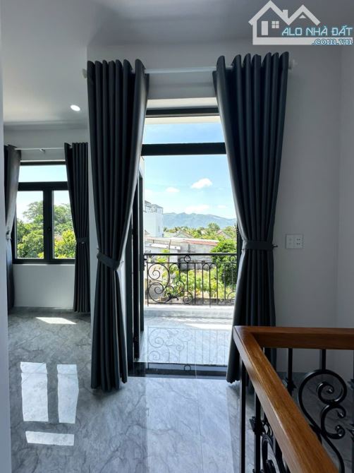 Nhà 2 Tầng đẹp kiên cố giáp ranh TT Diên Khánh cách Nha Trang 12Phut - 3