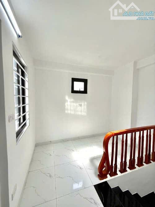 Chính chủ bán nhà Nguyễn Khoái, 30m² x 5 tầng, ô tô đỗ cổng, giá 6.45 tỷ - 3