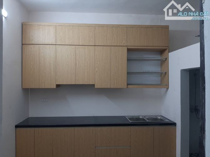 Cho thuê căn hộ tập thể tầng 5 phố Yên Lãng, Láng Hạ, 2 ngủ,1 WC, điện nước giá dân - 3