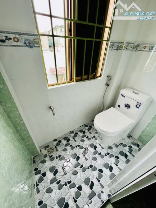 Gần Chợ Bình Tiên (Q6) - 4 tầng có sân thượng - 3PN 2WC - SHR chính chủ lâu đời - 3