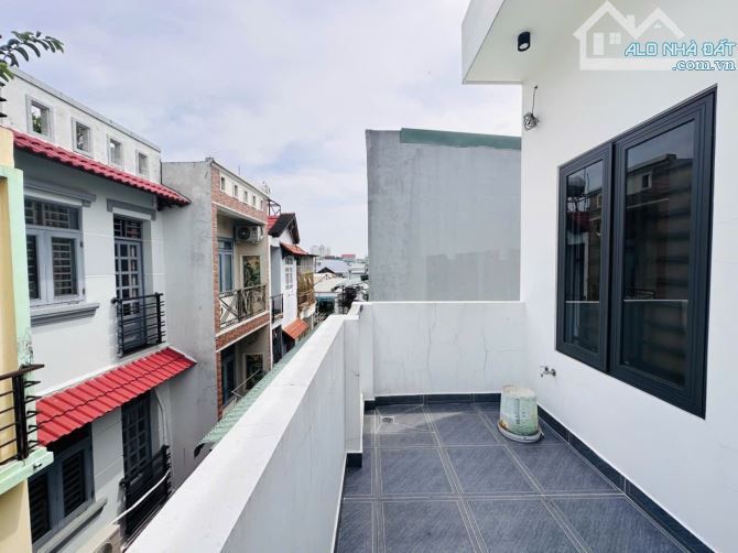 NHÀ 3 TẦNG BTCT – NGAY NGÃ 4 AN SƯƠNG – THÔNG TÔ KÝ  SÁT CVPMQT  3,3x11,5 GIÁ CHỈ 3,3 TỶ - 3