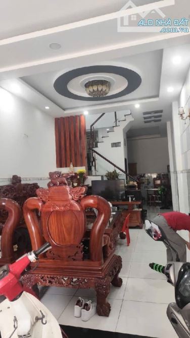 MẶT TIỀN HẺM KD - NGAY GẦN CHỢ BÌNH THÀNH - NHÀ NẰM TRONG KHU TRUNG TÂM HÀNH CHÍNH MỚI - 3