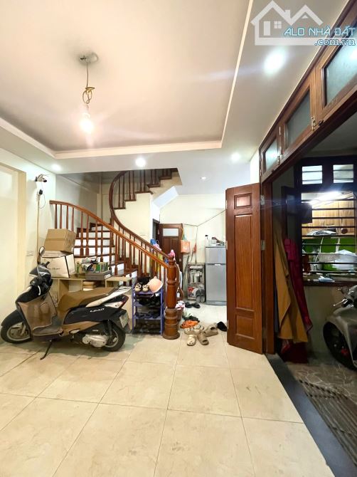 Bán nhà Hoa Bằng ô tô đỗ cổng Dt: 35M2 6, 6 Tầng thoáng trước sau. - 3