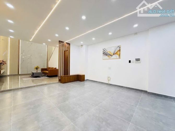 LÊN SÓNG SIÊU PHẨM NHÀ PHỐ KHU VIP VỚI BỀ NGANG LÊN TỚI 5M HIẾM CÓ - XE HƠI NGỦ NHÀ. - 3