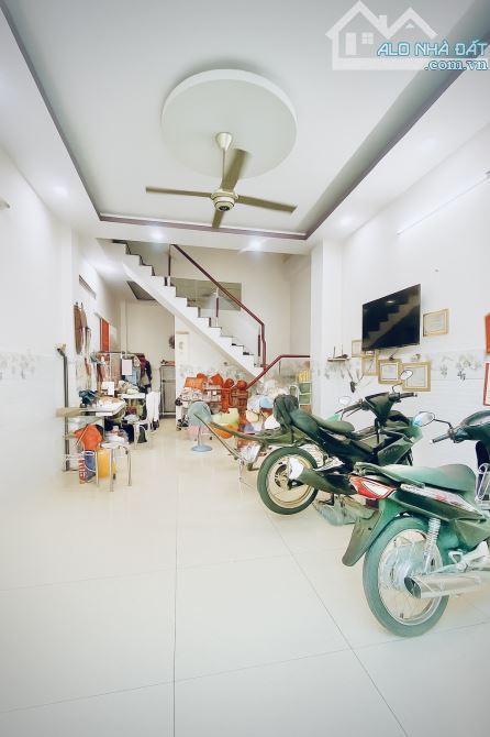Bán Nhà Song Hành-Trường Chỉnh Q12 - 114 M2( 6 x 20)- 3Tầng- HXH- Chỉ 6,36Tỷ. - 3