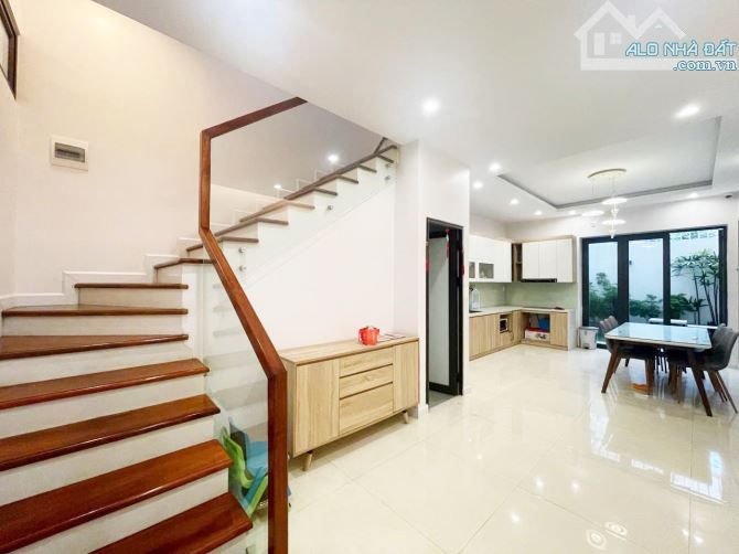 Nhà 3 tầng dân xây tuyến 2 Trung Lực - Đằng Lâm. DT 93m2. Hướng ĐTT - 3