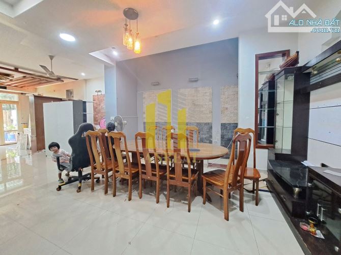 Villa Trần Não Ngang 8m Gara xe hơi, 3 Lầu 6 phòng ngủ Giá 40 Triệu - 3