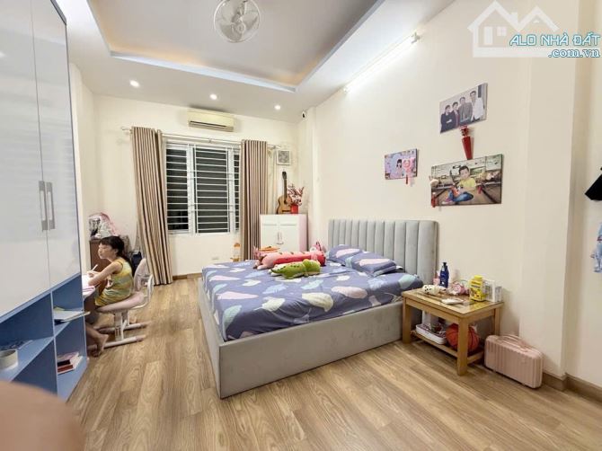 BÁN NHÀ VIỆT HƯNG, LONG BIÊN, DT36M , 5 TẦNG , Ô TÔ ĐỖ CỔNG,  NHỈNH 6 TỶ - 3