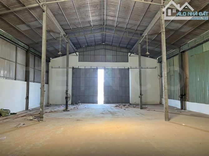 Kho xưởng bãi 550m² kho xây dựng 330m² có trạm điện 3 pha, đường cặp Quốc Lộ 1A - 3