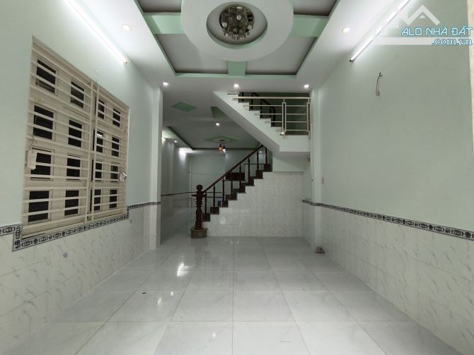 NHÀ 1 TRỆT 1 LẦU DT 5 x 17 NGAY CHỢ THỚI TỨ HÓC MÔN - ĐƯỜNG Ô TÔ VÔ NHÀ - GIÁ 3.5 TỶ - 3