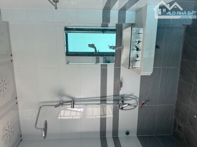 Rẻ- Bán gấp căn nhà Vĩnh Quỳnh, gần 40m, nhà 5 tầng - ô tô vào - ngõ thông chỉ 5.7 tỷ - 2