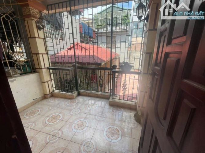 Cho thuê nhà nguyên căn ngõ 100 Pháo Đài Láng 25m2x5 tầng.3 ngủ khép kín, 12 triệu - 3
