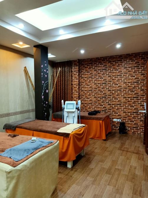 Nhà mặt phố Đê La Thành, căn góc 2 mặt thoáng,kinh doanh sầm uất. 42m 5 tầng, mt 5m. 1x tỷ - 3