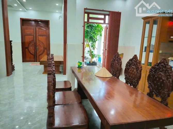 Biệt Thự 240m2 ngay trường Anh Ngữ trung tâm Thị Trấn Bến Lức Long An - 3