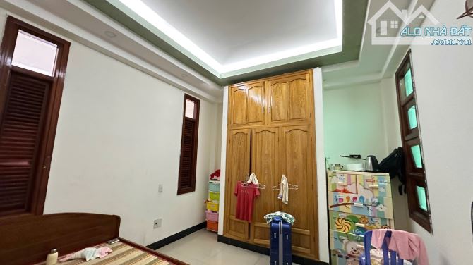 NHÀ 2 TẦNG HẺM Ô TÔ NGUYỄN KHUYẾN NGAY SAU CHỢ VĨNH HẢI CHỈ 4.2 TỶ - 4