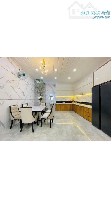 Bán đất tặng nhà 3 tầng,ngang 5m sát bên CV Làng Hoa,GV:nhỉnh 6 tỷ - 4