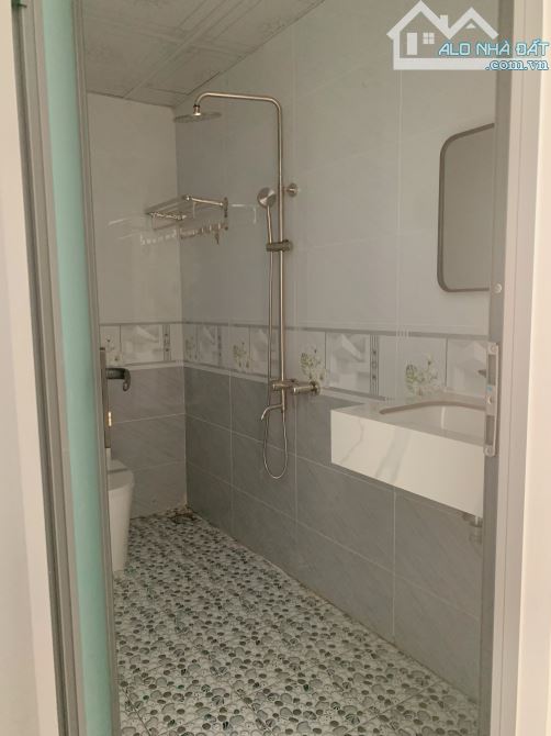 Nhà mới xây 130m2, 1T1L, 3pn 2wc - sổ riêng - thổ cư 100%, sát chợ, cách KCN 200m - 4