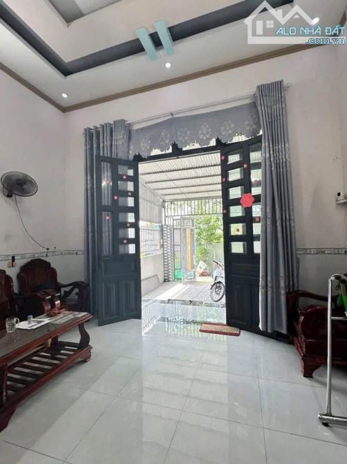 Kẹt tiền bán gấp căn nhà ở cấp 4 ở gần chợ Việt Kiều - Tân Thông Hội - 129m2 - SHR - 4