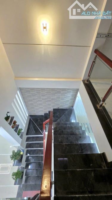 Nhà 2 tầng sát làng đại học quốc gia  đông hoà  100m2 - 4