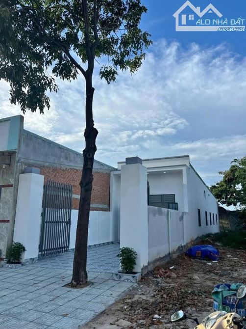 Ngộp bank bán gấp căn nhà ở 1 sẹc của đường Suối Lội- Tân Thông Hội- Củ Chi. DT 150m2, Giá - 4