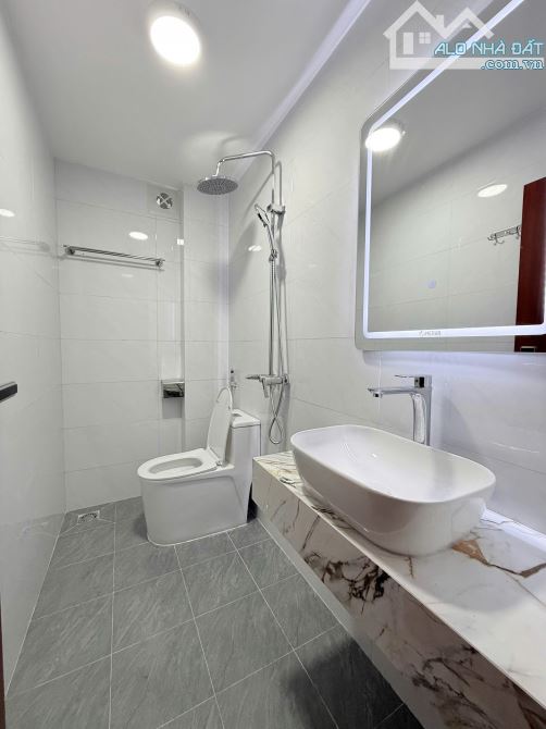 45m2*4 tầng- 2 thoáng cửa sổ-có ban công 11.6 tỷ ngõ 142 Khương Đình-100m ra mặt phố. - 4