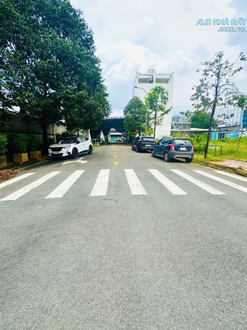 Đất Lô Góc Nguyễn Duy Trinh, Đỗ Xuân Hợp Gần 500m2 Giá Thương Lượng - 4