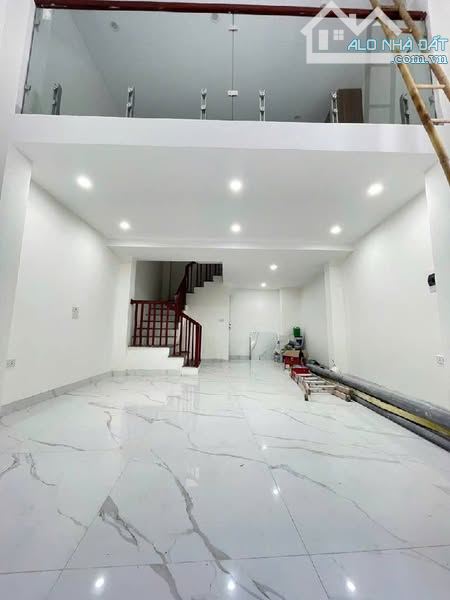 NHỈNH 11 TỶ XÍU - 38M2 x 6 TẦNG NGÕ CHỢ KHÂM THIÊN - 4