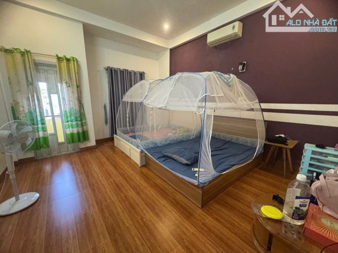 🎉🎉🎉🎉Bán nhà mt Nguyễn Bá Học - Khu hiếm nhà bán 🫰 - Dt 99m2 - 3 tầng đầy đủ công năng - 4