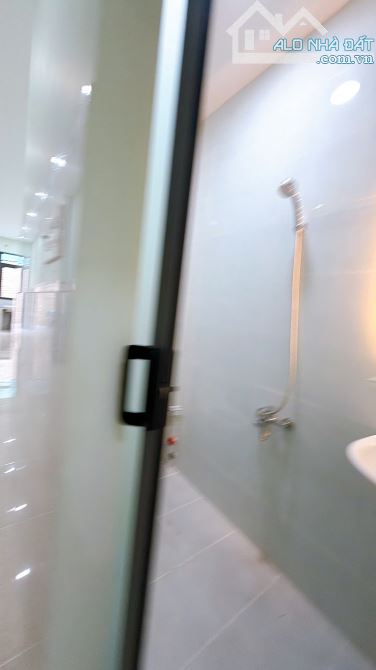 NHÀ MỚI XÂY  ĐÚC 4 TẤM DT 4 X24  CÓ 6 TỶ VIP Q4 - 4