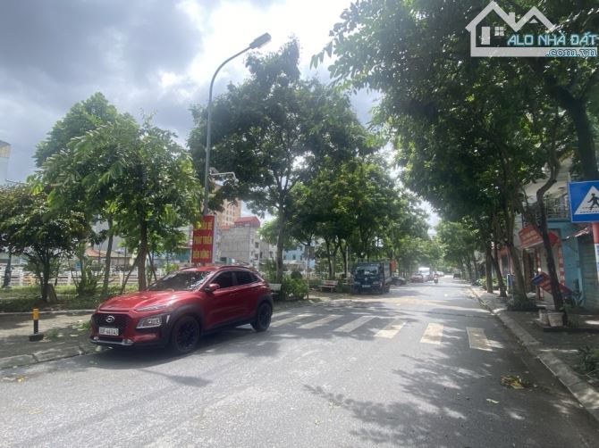 Bán Đất Mặt Phố Quán Tình/ 16.6 tỷ/64 M2 - 4