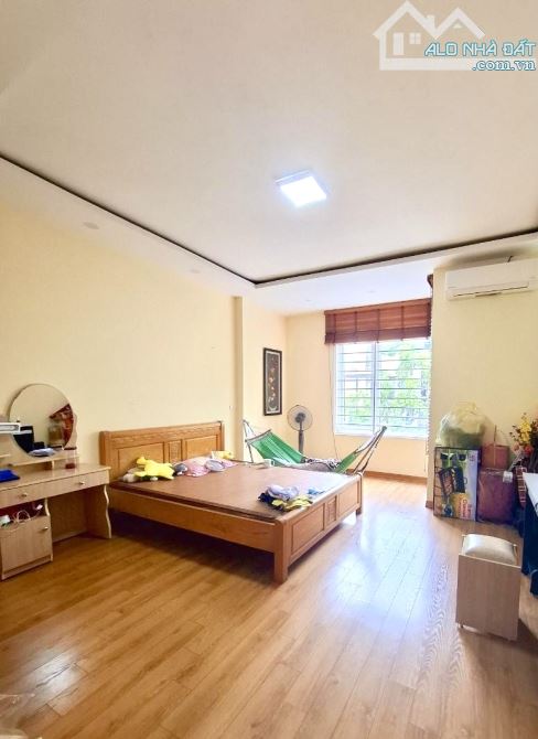 Mặt hồ Hoàng Cầu, vỉa hè, kinh doanh, ô tô tránh đỗ, khung cột xịn, 69m*4T - 4