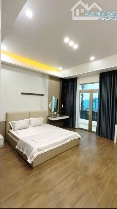 NHÀ 2 LẦU SỔ RIÊNG GẦN TRUNG TÂM HÀNH CHÍNH, TẶNG NỘI THẤT, CÓ SÂN ĐỂ Ô TÔ, ĐƯỜNG 7M - 4