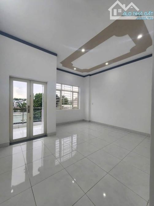 Bán gấp căn nhà 1 triệt 1 lầu ở Tân Thạnh Đông - Củ Chi. DT 102m2, Giá 1 tỷ 050. SHR - 4