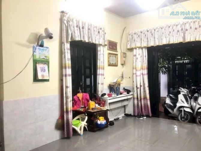 - NHÀ 3 TẦNG CÓ SÂN VƯỜN THOÁNG MÁT - DTSD 122m - HẺM XE HƠI THÔNG. 1/.Bùi Quang Là. - 4