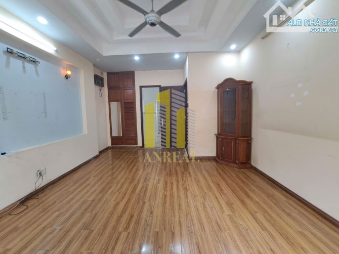 Villa Trần Não Ngang 8m Gara xe hơi, 3 Lầu 6 phòng ngủ Giá 40 Triệu - 4