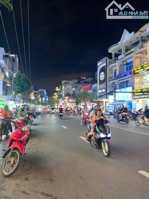 CẦN BÁN GẤP NHÀ MẶT PHỐ NGUYỄN TRÃI, 1 TRỆT 4 LẦU, KINH DOANH SẦM UẤT - GIÁ 24 TỶ - 4