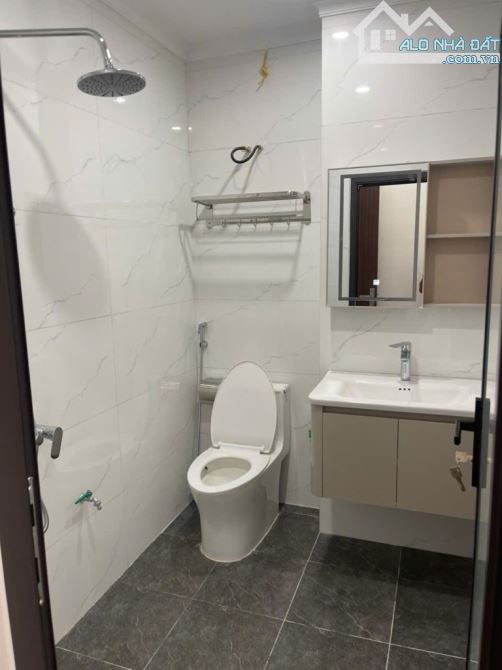 Bán nhà 5 tầng Thanh Am- Xây mới, ngõ ô tô tránh thông- 6.9 tỷ - 4