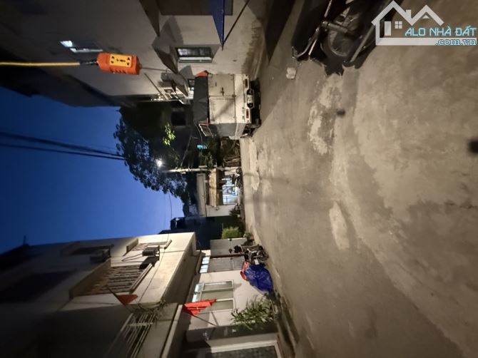 ✨ BÁN NHÀ KHU PHÂN LÔ PHÚC HOA – TRƯỚC NHÀ 3 Ô TÔ TRÁNH ✨  📐 Diện tích: 43m² vuông vắn – - 4