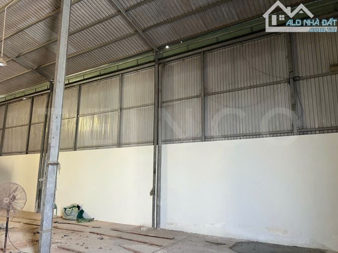 Kho xưởng bãi 550m² kho xây dựng 330m² có trạm điện 3 pha, đường cặp Quốc Lộ 1A - 4