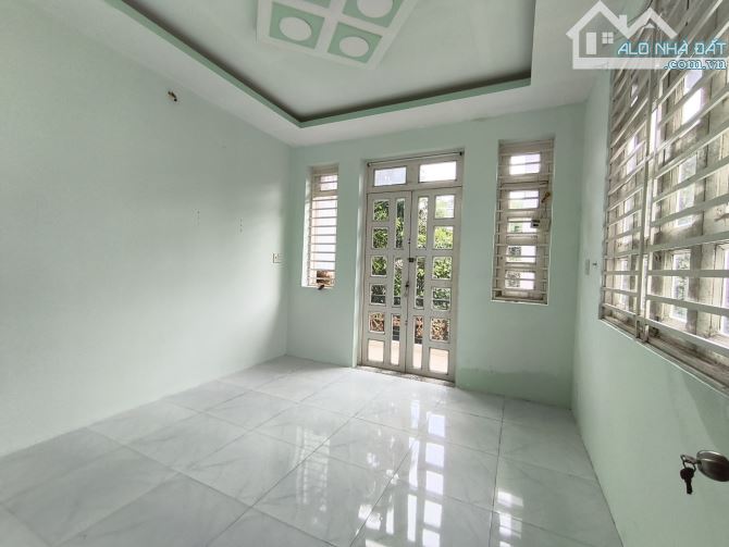 NHÀ 1 TRỆT 1 LẦU DT 5 x 17 NGAY CHỢ THỚI TỨ HÓC MÔN - ĐƯỜNG Ô TÔ VÔ NHÀ - GIÁ 3.5 TỶ - 4