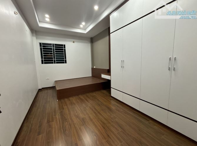 Bán nhà lạc long quân, ngõ nông, thông, ô tô vào nhà, nhà xây khung cột, thang máy, đủ đồ - 4