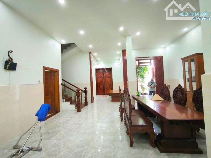 Biệt Thự 240m2 ngay trường Anh Ngữ trung tâm Thị Trấn Bến Lức Long An - 4